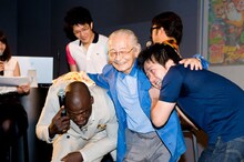 雷句誠もボビー・オロゴンも、ムツゴロウの手にかかればイチコロ。猛獣2匹が王様に屈した瞬間だ。