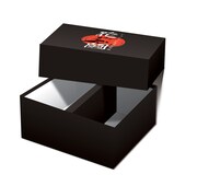 特製の漆黒の箱。(c)LUCKY LAND COMMUNICATIONS / 集英社