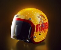 ベースカラーはオレンジ、価格は1万3650円。（C)荒木飛呂彦＆LUCKY LAND COMMUNICATIONS／集英社