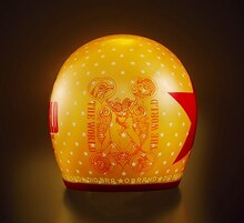 背面にはタロットカードのイラストが。（C)荒木飛呂彦＆LUCKY LAND COMMUNICATIONS／集英社