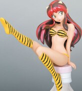 「海洋堂 ボトルオンフィギュアコレクション」第1弾ラムちゃんフィギュアの「RED」バージョン。「GREEN」とは色だけでなく、ポージングも異なる。(C)高橋留美子／小学館