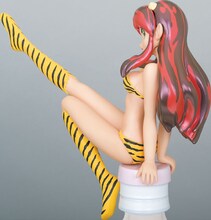 「海洋堂 ボトルオンフィギュアコレクション」第1弾ラムちゃんフィギュアの「RED」バージョン。(C)高橋留美子／小学館