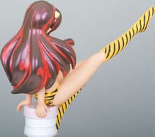 「海洋堂 ボトルオンフィギュアコレクション」第1弾ラムちゃんフィギュアの「RED」バージョン。(C)高橋留美子／小学館