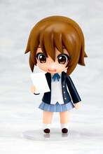 「下ろした前髪」パーツを付けた「あわて顔」の律。(c)かきふらい・芳文社／桜高軽音部