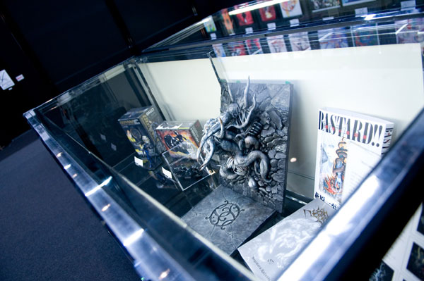 ウルトラジャンプ創刊10周年を記念したイベント「ウルジャンまつり in　アキバ2009」原画展会場の様子。