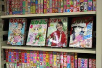 2階閲覧室。少女マンガの棚にはりぼんやなかよしが。