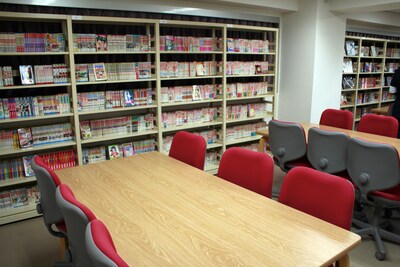 ２階閲覧室。席数は30席程度。