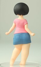 福満しげゆき「生活 完全版の小規模な特装版」に付いてくる、「妻」フィギュア後ろ姿。むっちり。