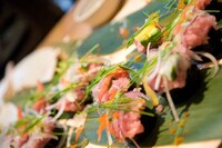 レセプションパーティは立食形式でフードも振舞われた。