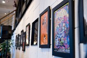「CAFE ZENON」中央の壁は「Center Wall Project」として、12名のクリエイターによるマンガをテーマにした絵画の展示販売を行う。第1回のテーマは「FUKIDASHIの世界『Congratulations!』」だ。