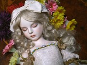 恋月姫によるビスクドール。展示作品は写真のものとは異なる。(C)恋月姫