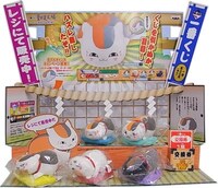 「一番くじ　夏目友人帳～ニャンコ先生の徒然帳～」購入の向きは、このディスプレイを目印に一番くじ売り場を探そう。(c)緑川ゆき・白泉社/「夏目友人帳」製作委員会