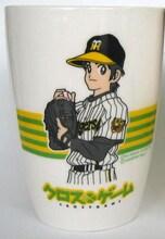 「Joshin歳末特別企画」でもらえる、「クロスゲーム」と「阪神タイガース」のコラボカップ。(C)あだち充／小学館・月島バッティングセンター・テレビ東京　(C)阪神タイガース