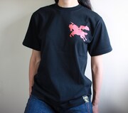 花の慶次「大ふへん者」Tシャツ（黒赤）。(C)隆慶一郎・原哲夫・麻生未央/NSP 1990, 版権許諾証EV-019