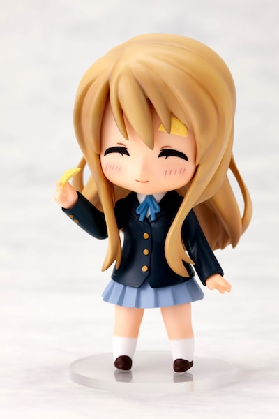 「ウフフ顔」の紬。「たくあん眉毛」に交換だ。(c)かきふらい・芳文社／桜高軽音部