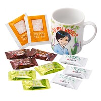 「千代香麗都 DO YOU KYOTO？」の内容一覧。マグカップには、オリジナルチョコレート9個（3種類×3個）とほうじ茶のティーバッグ2個が納められている。