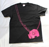 「即関（そくせき）Tシャツ」Sサイズは黒となっている。