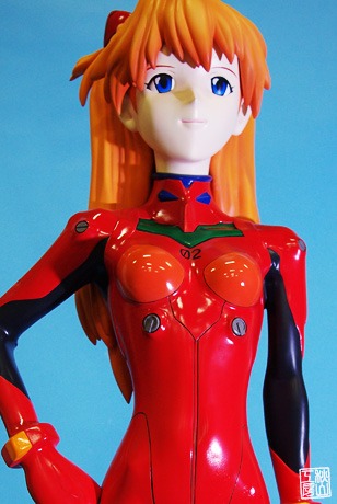 「式波・アスカ・ラングレー等身大フィギュア plugsuit version」&copy;カラー