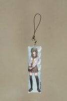 「ノノノノ」特製ストラップ。表は中学生の野々宮ノノが描かれている。