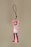 「ノノノノ」特製ストラップ。裏は興梠みかげが描かれている。