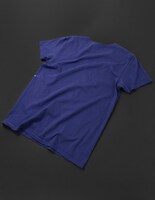 BAOHブルーモデルのバック。(C)Hirohiko Araki / SHUEISHA