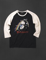 Blackmoreブラックモデルのフロント。(C)LUCKY LAND COMMUNICATIONS / SHUEISHA