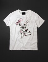 D4Cホワイトモデル。(C)LUCKY LAND COMMUNICATIONS / SHUEISHA