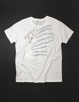 D4Cのバックでは、かつてファニー・ヴァレンタイン大統領が負った背中の傷を再現。(C)LUCKY LAND COMMUNICATIONS / SHUEISHA