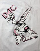 「スティール・ボール・ラン」に登場するファニー・ヴァレンタイン大統領のスタンドD4Cが描かれた「D4C」。(C)LUCKY LAND COMMUNICATIONS / SHUEISHA