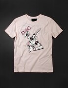 D4Cライトピンクモデル。(C)LUCKY LAND COMMUNICATIONS / SHUEISHA