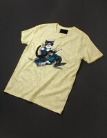 DOLCEライトイエローモデルのフロント。(C)LUCKY LAND COMMUNICATIONS / SHUEISHA