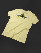 Narancia Ghirgaライトイエローモデルのバック。(C)LUCKY LAND COMMUNICATIONS / SHUEISHA