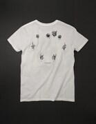 SOUNDMANホワイトモデルのバック。(C)LUCKY LAND COMMUNICATIONS / SHUEISHA