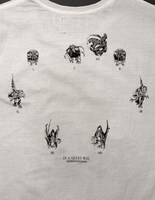 SOUNDMANのバックはその名にちなんでサラウンドスピーカーの配置図。(C)LUCKY LAND COMMUNICATIONS / SHUEISHA