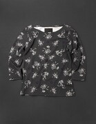 TUSKレディースモデル。(C)LUCKY LAND COMMUNICATIONS / SHUEISHA