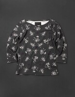 TUSKレディースモデル。(C)LUCKY LAND COMMUNICATIONS / SHUEISHA