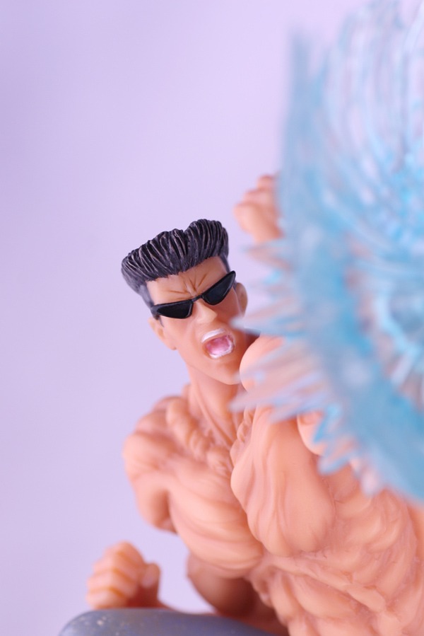 霊丸を受け止める戸愚呂弟。(C)Yoshihiro Togashi 1990年-1994年 (C)ぴえろ／集英社