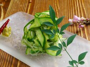 「京町恋しぐれ」のメニュー「胡瓜と茗荷の雷漬け　柚子胡椒添え」。