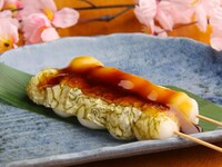 「さかえや」のメニュー「五葉のみたらし団子」。