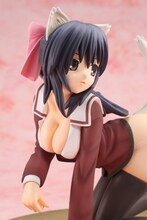 挑発的なネコらしいポージングが、セクシーそしてビューティな「1/8スケール　塗装済み完成品　おまもりひまり　緋鞠」。(C) 2009 的良みらん/富士見書房/おまひま製作委員会