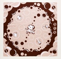 風呂敷を広げると、なんと100cm×100cmのビッグサイズ。（c）東村アキコ／講談社