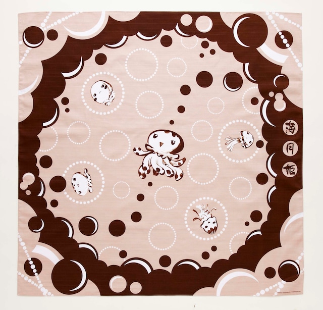 風呂敷を広げると、なんと100cm×100cmのビッグサイズ。（c）東村アキコ／講談社