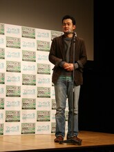 大賞への激励を述べる石塚真一。