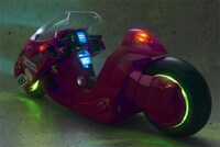 「PROJECT BM！ ポピニカ魂　金田のバイク」を発光させた様子。(C)1998 マッシュルーム／アキラ製作委員会