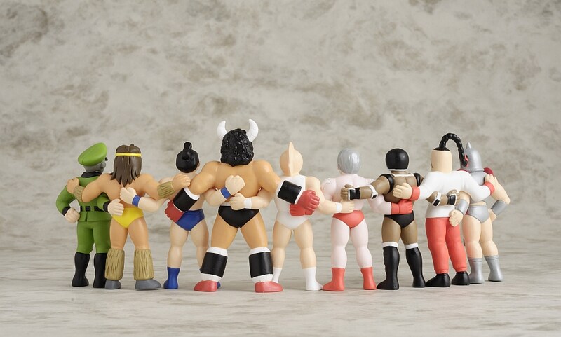 限定フィギュア「友情の人形」バック。（C）ゆでたまご／集英社