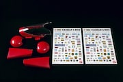 予約特典にはプレーンカウルとDVD版オリジナルデカールが付き、「AKIRA」DVD版イラストバージョンのバイクを再現できる。予約・商品の取り扱いに関する問い合わせは各店頭まで。(C)1998 マッシュルーム/アキラ製作委員会