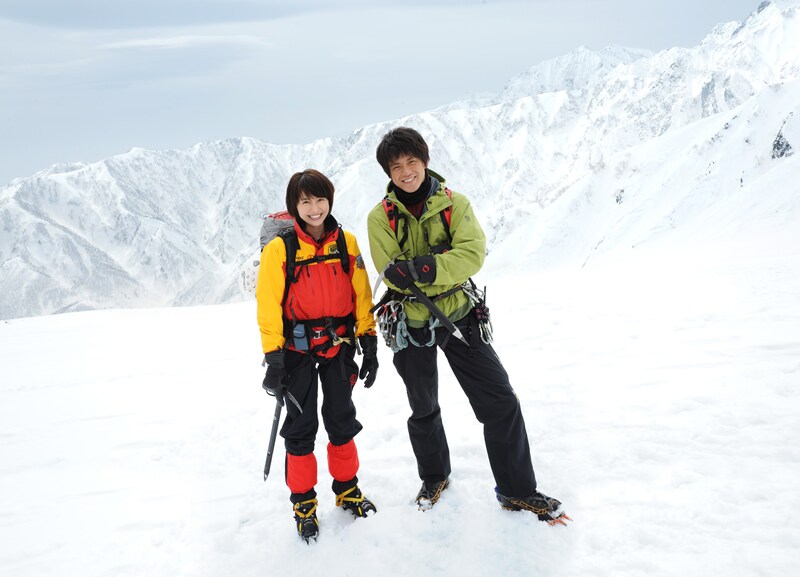 映画「岳－ガク－」にて主演を務めるふたり。左から長澤まさみ、小栗旬。