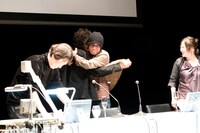 登場するなり感情が昂ったのか江口、浦沢とがっしりハグ。