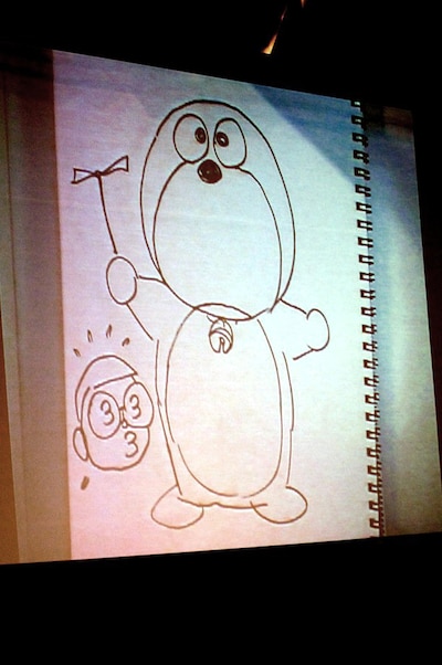 浦沢が描いた「ドラえもん」。線がしっかりしているので一見上手だが、明らかに「ドラえもん」ではない何かになっている。