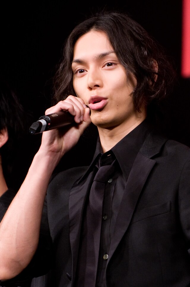 竜介を演じた水嶋ヒロ。「いろいろな人たちの努力が実って映画化が実現し、こうして会見ができるのは奇跡だと思います」と語った。